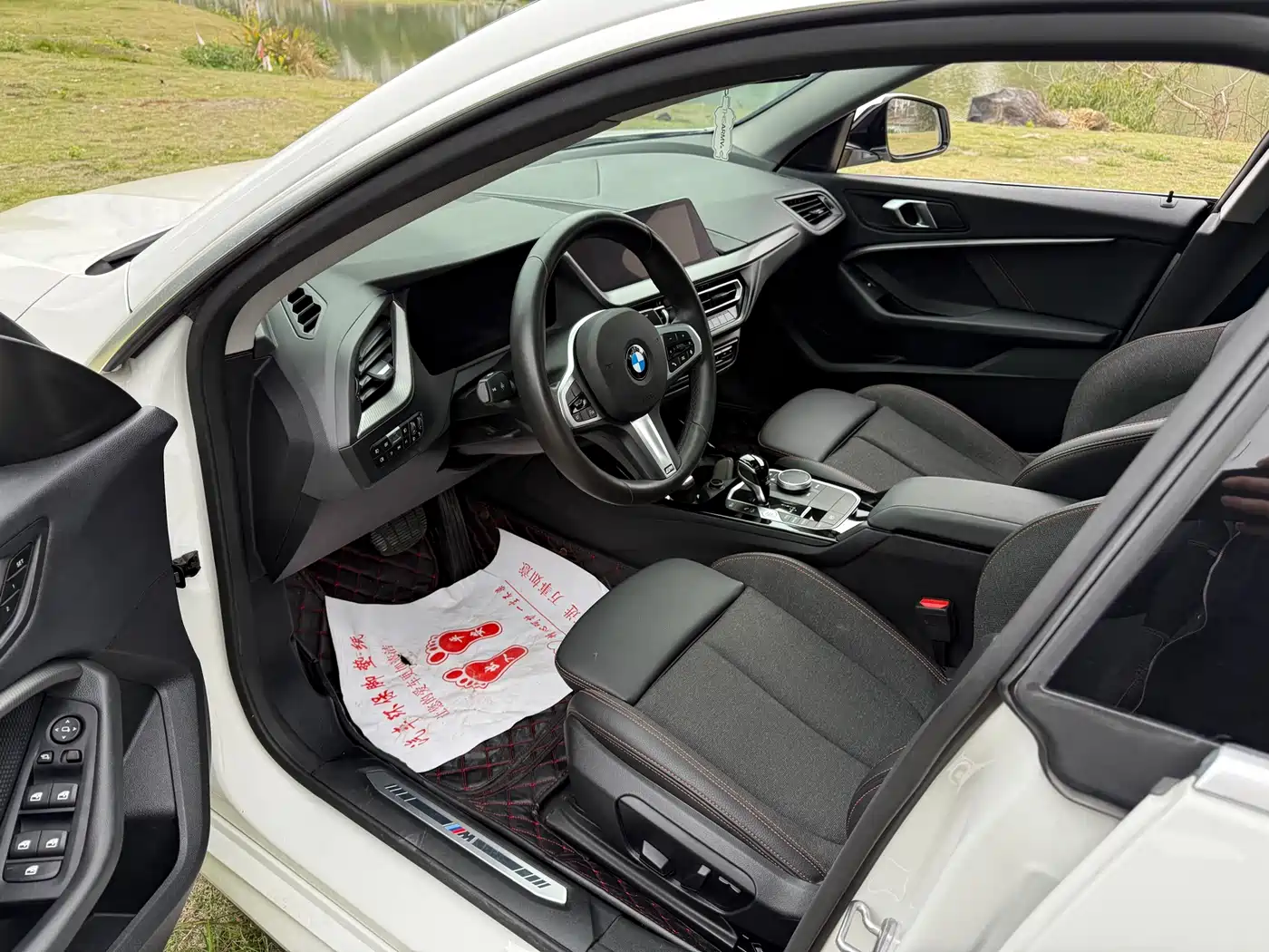BMW 2 Series (Import) 2023 225i 4-Door Coupe M Sport Shadowline Package фото 7