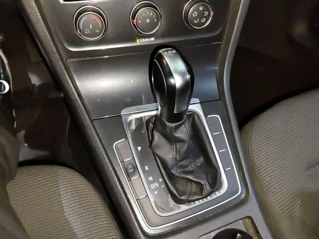 Volkswagen Golf 2018 230TSI Automatic Comfort фото 10