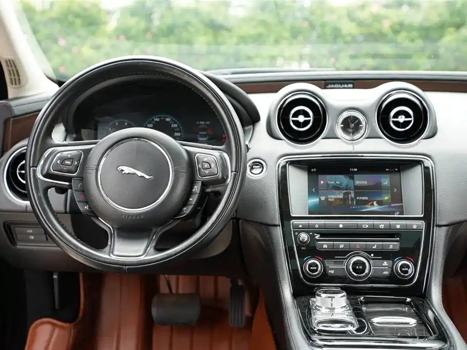 JAGUAR XJ