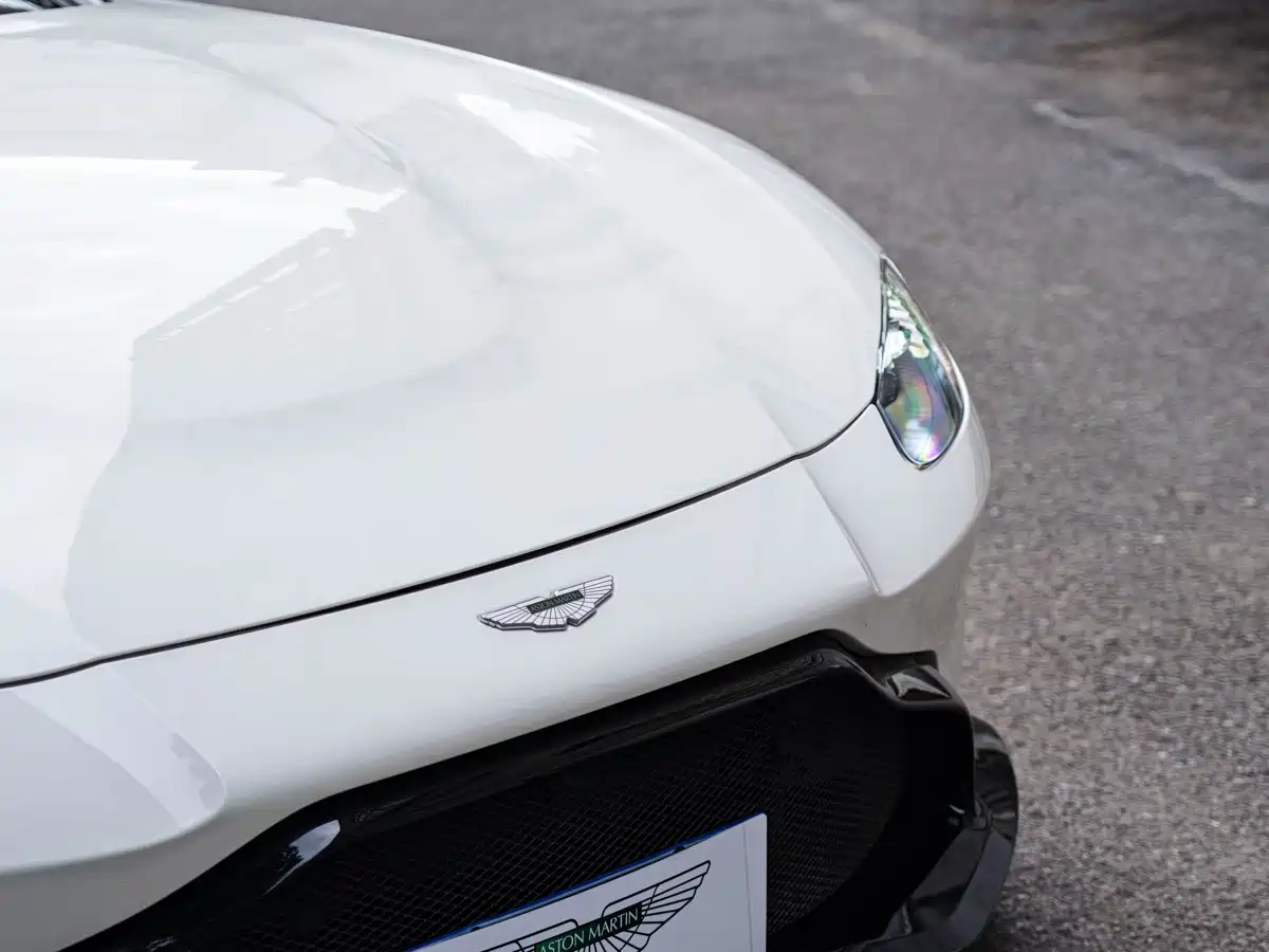Фото 8 - Aston Martin Vantage