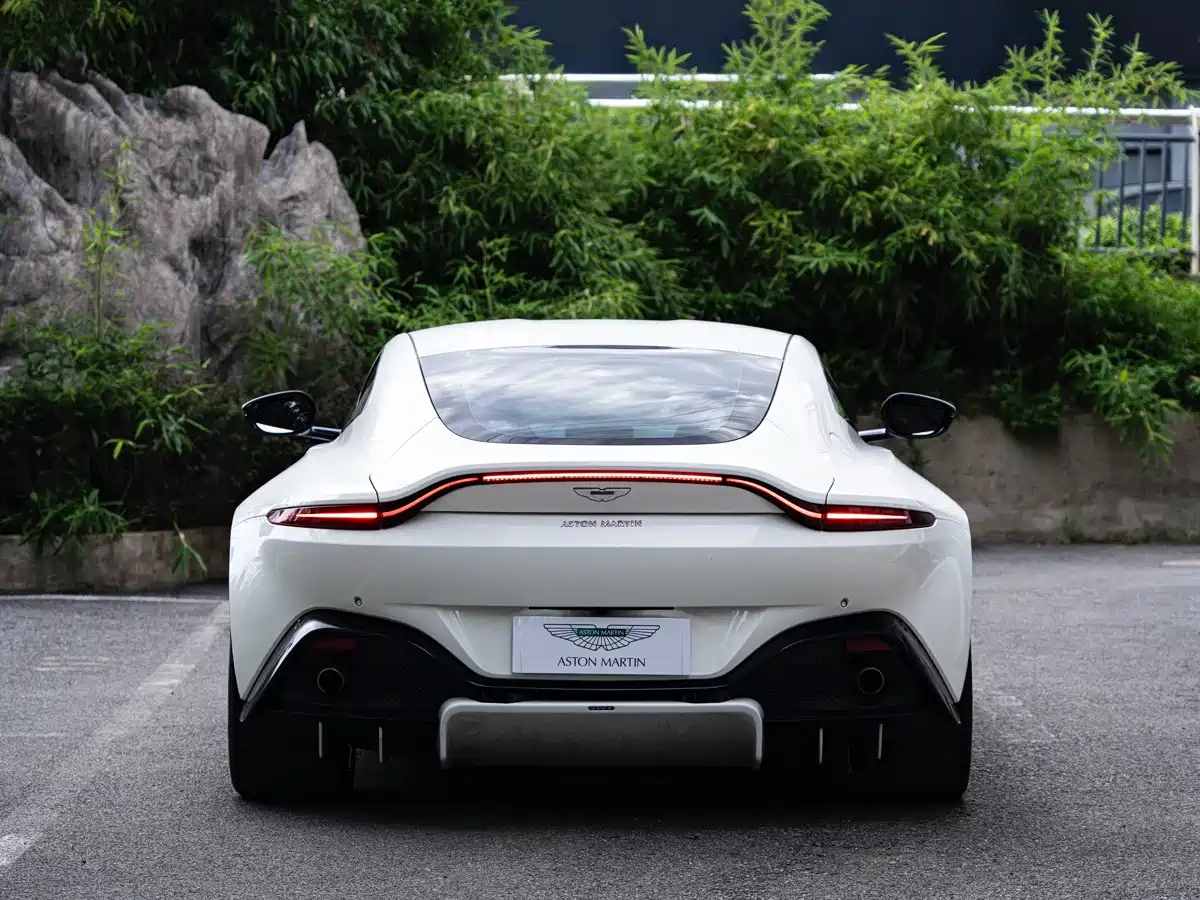 Фото 7 - Aston Martin Vantage