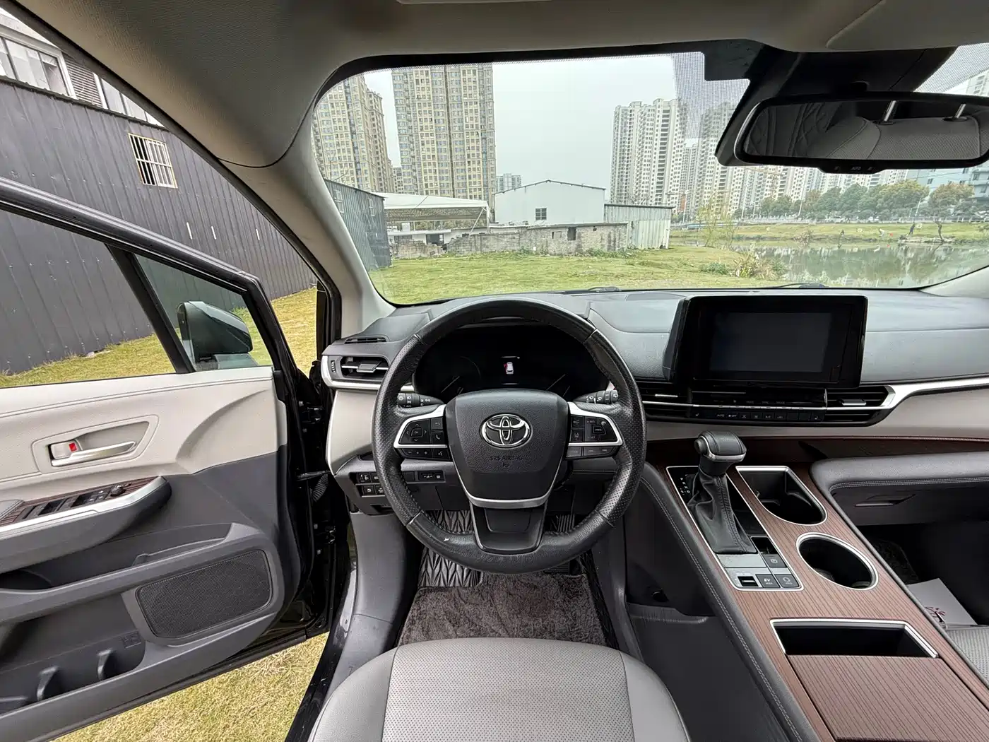 Toyota Sienna 2021 2.5L Hybrid Luxury Edition фото 10