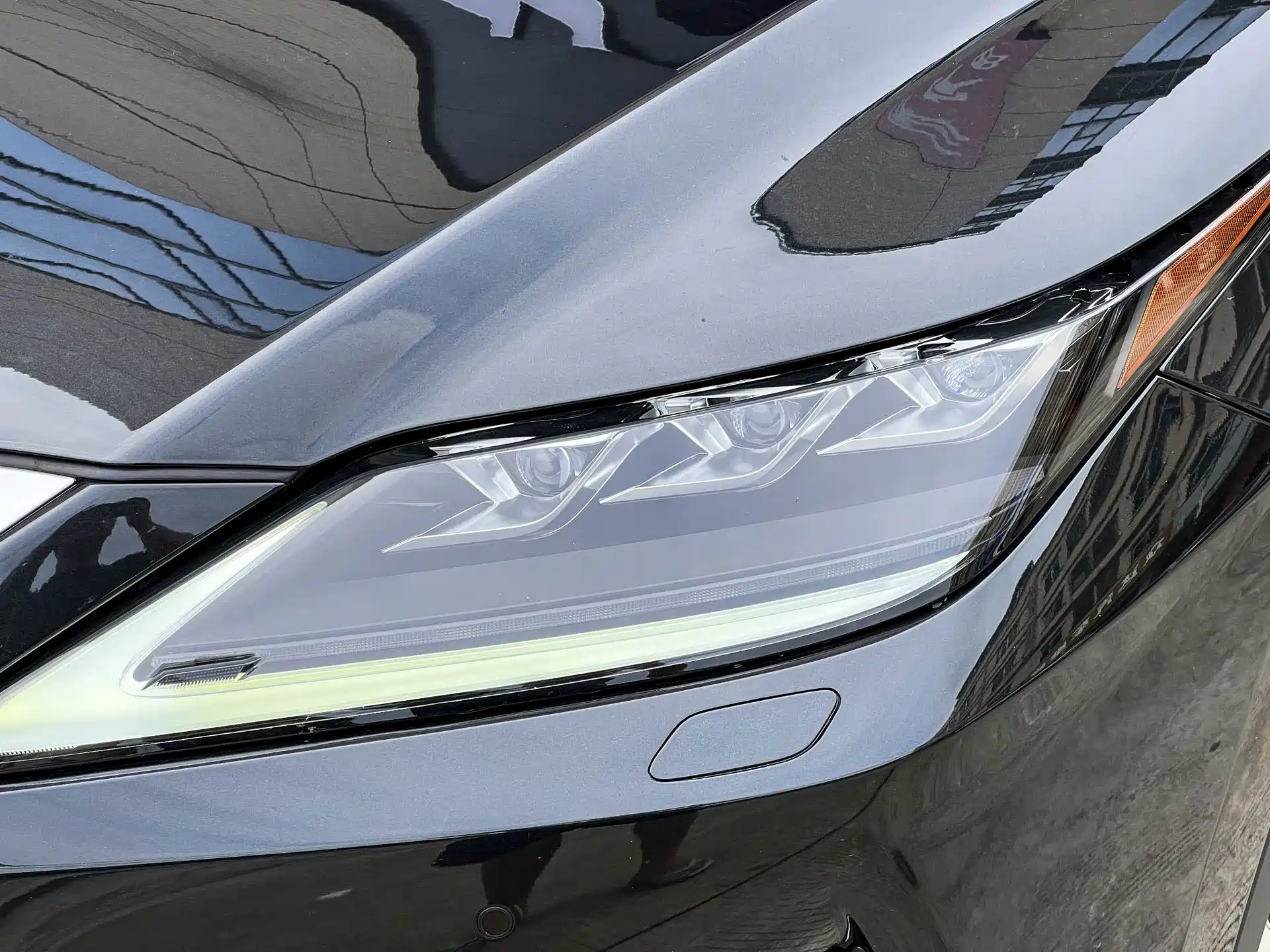 Photo 5 - Lexus RX