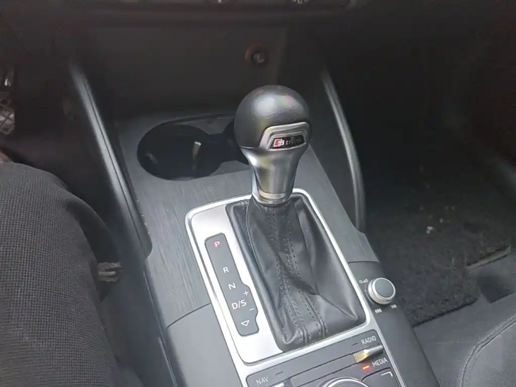 Audi A3 2016 Sportback 35 TFSI Leadership фото 7
