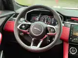 Фото 14 - Jaguar F-PACE