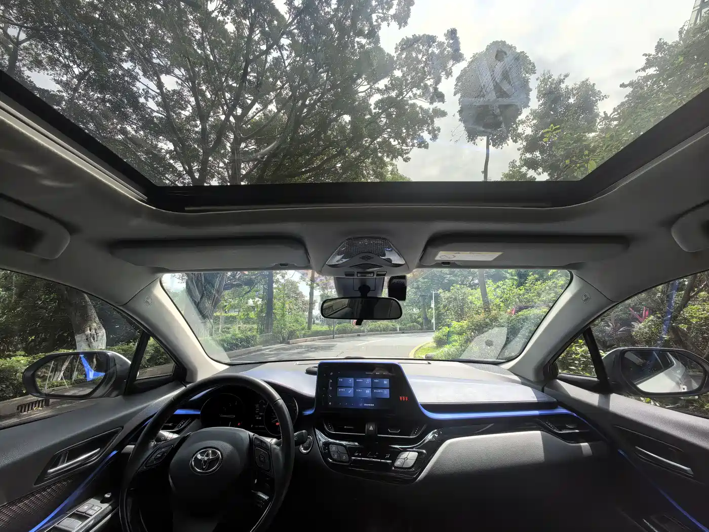 Toyota C-HR 2021 2.0L Luxury Edition фото 10