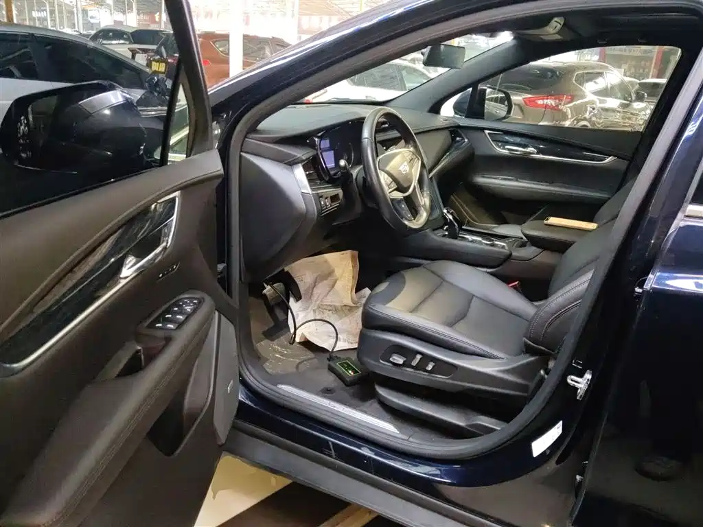 CADILLAC XT5