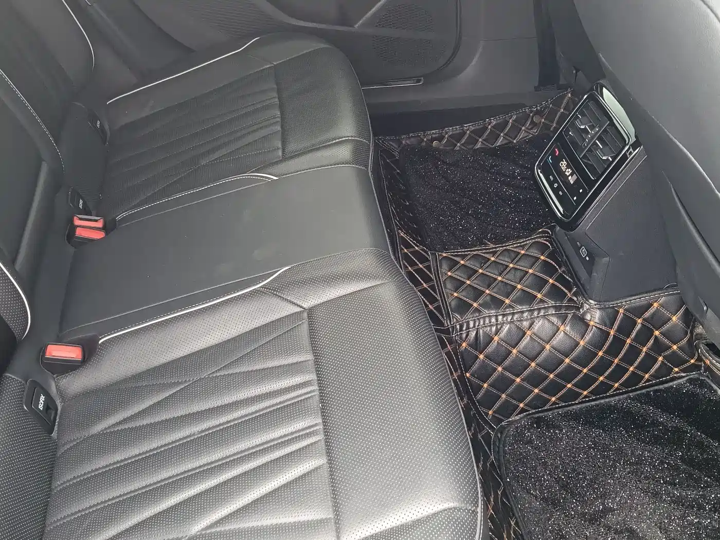 Volkswagen Passat 2023 330TSI Luxury Edition фото 14