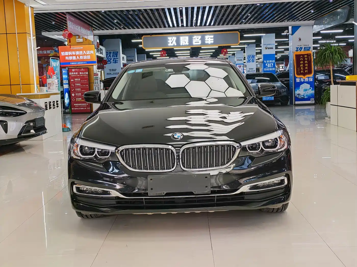 BMW 5 Series 2019 525Li Luxury Package фото 2