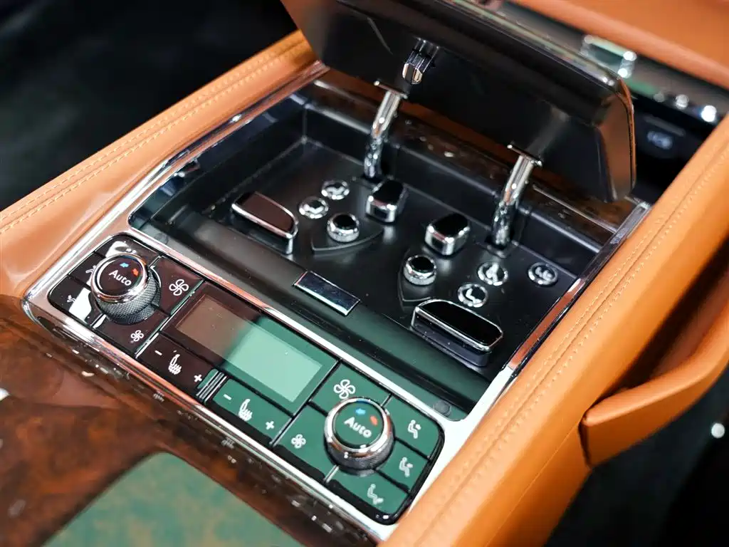 Bentley Mulsanne 2017 6.8T Long Wheelbase фото 15