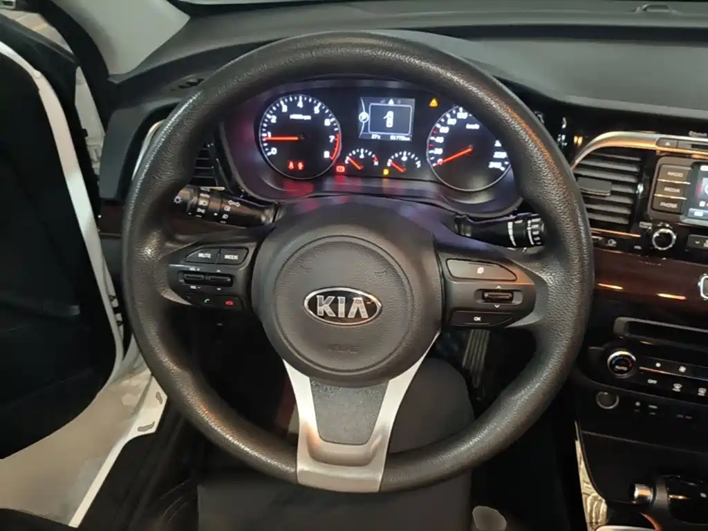 KIA K4