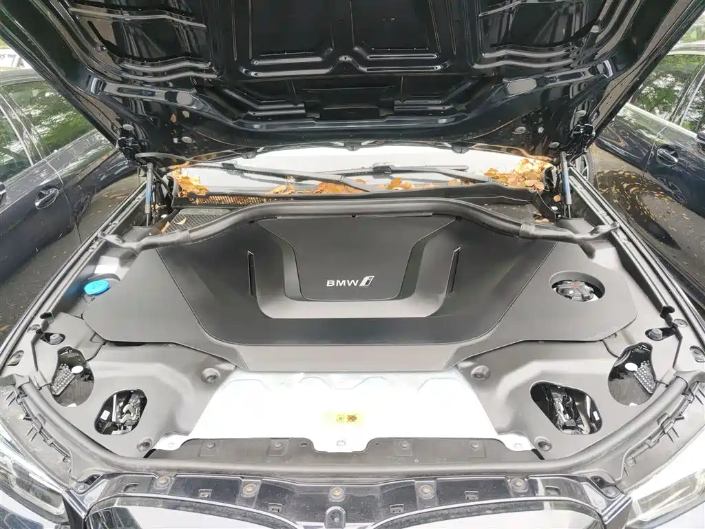 BMW iX3 2022 Leading Edition фото 20