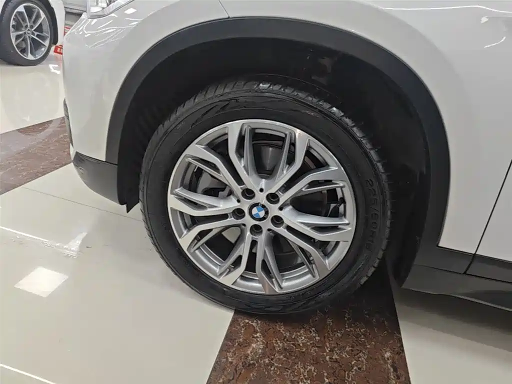 BMW X1 2019 sDrive20Li Leading Model фото 23
