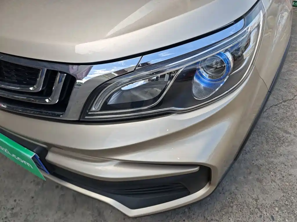 Фото 24 - Geely Vision X3