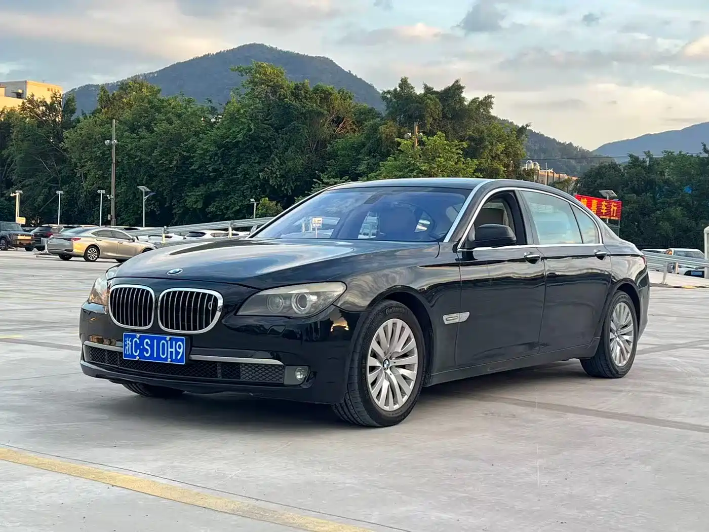 Фото 2 - BMW 7 Series