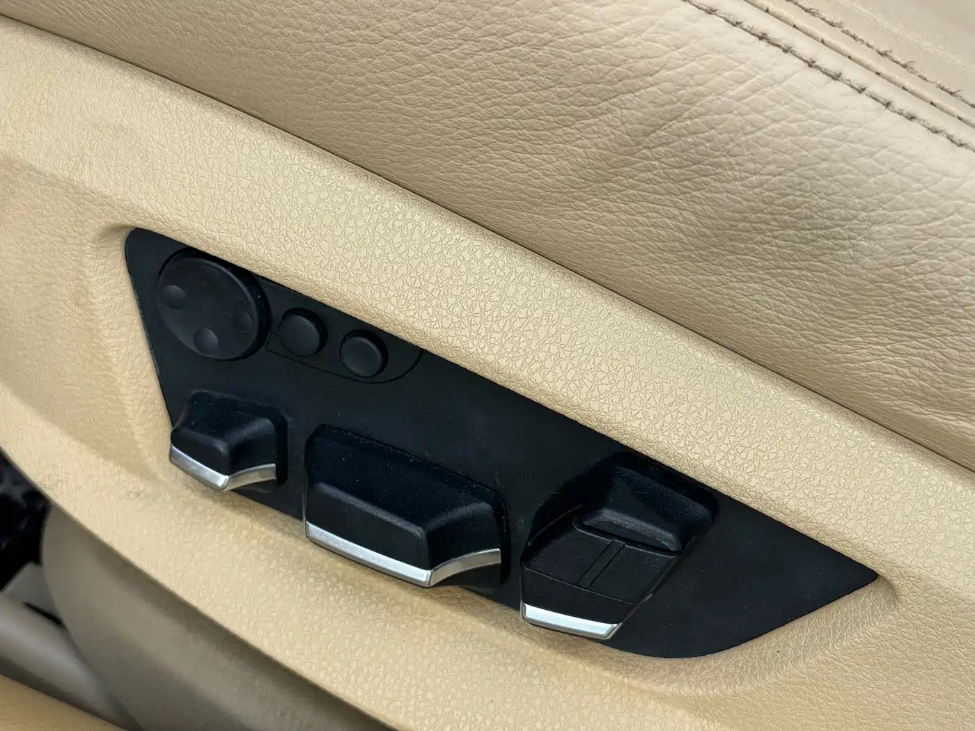 BMW 5 Series 2011 528Li Luxury фото 16