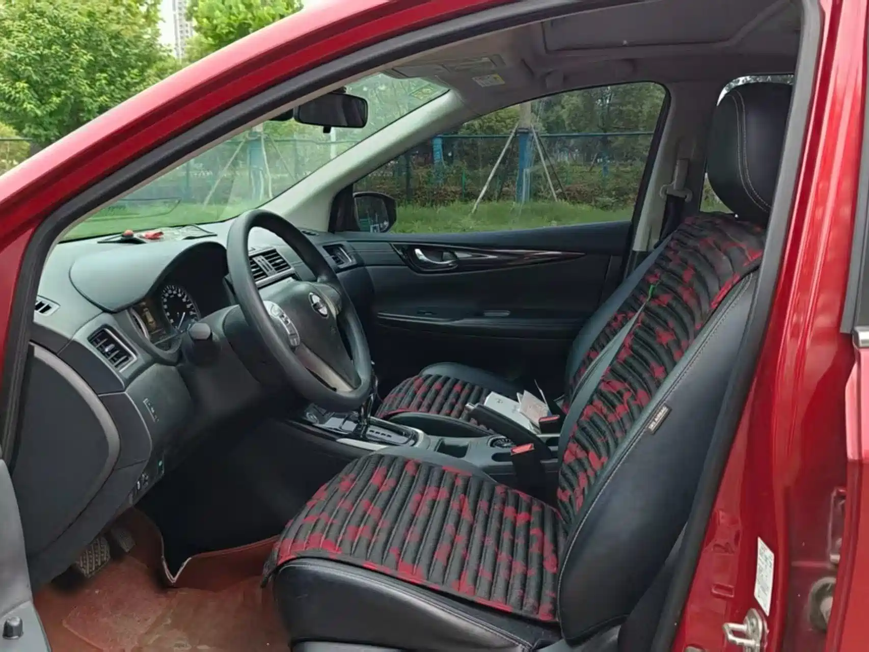 Photo 5 - Nissan Tiida