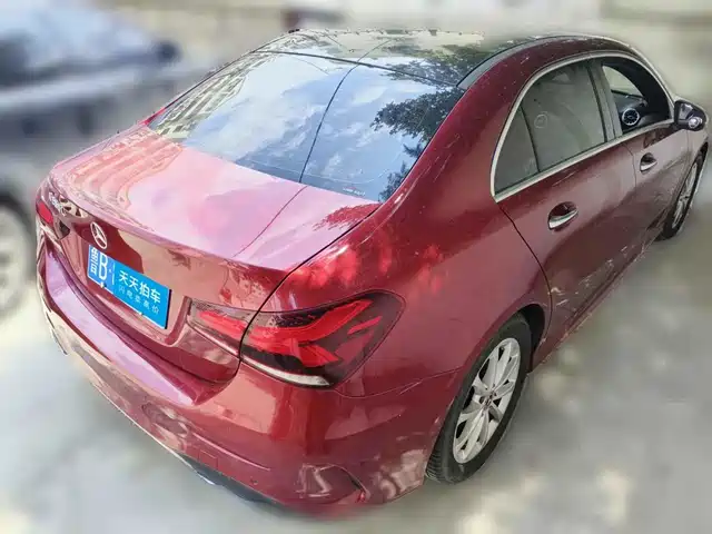 Mercedes-Benz A-Class 2019 Facelift A 200 L Sports Sedan — фото 2