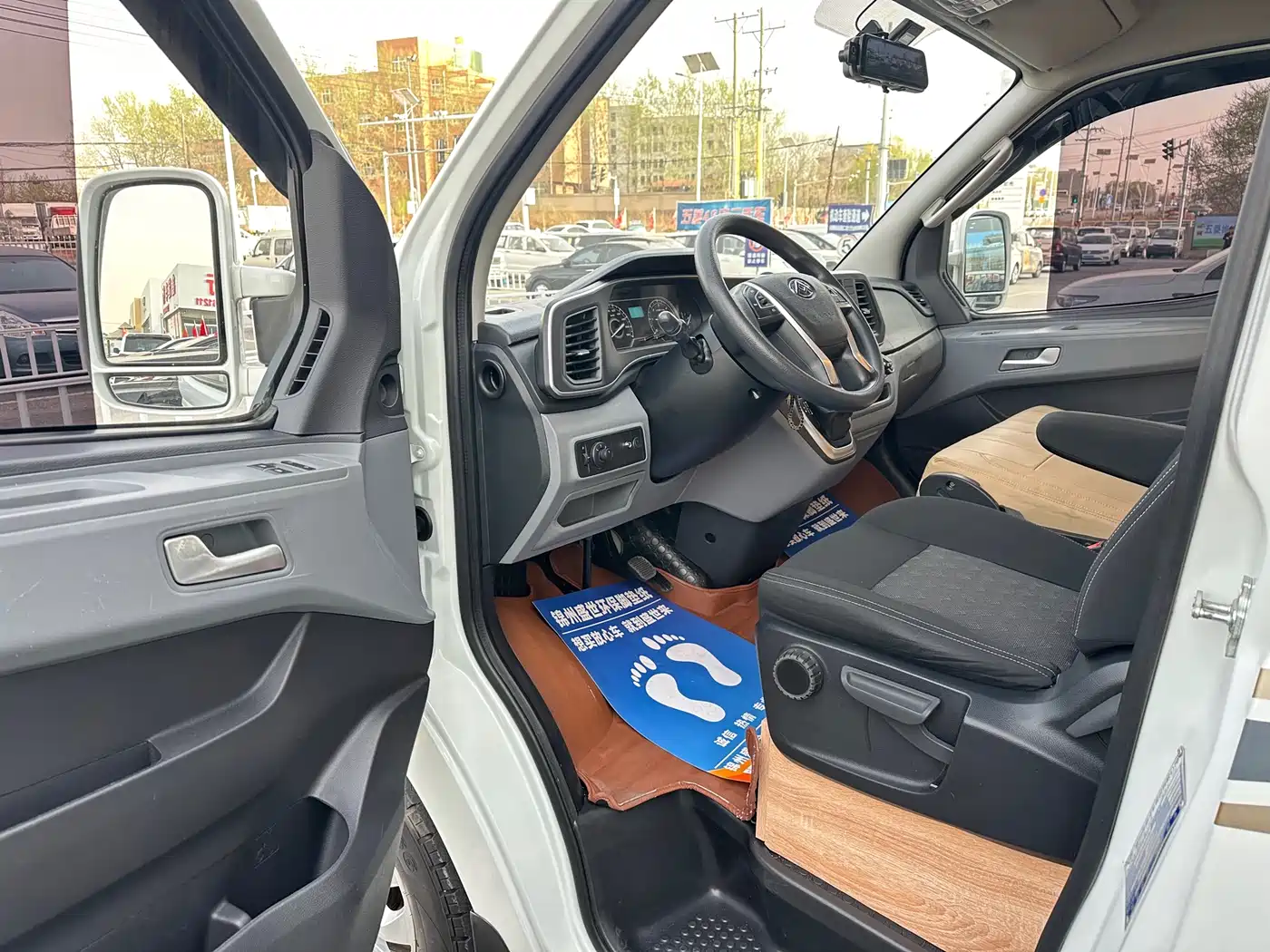 SAIC Maxus Xintu V80 2021 2.0T PLUS AMT All-round King Short Wheelbase Medium Roof 5/6/7/8/9-seater фото 8