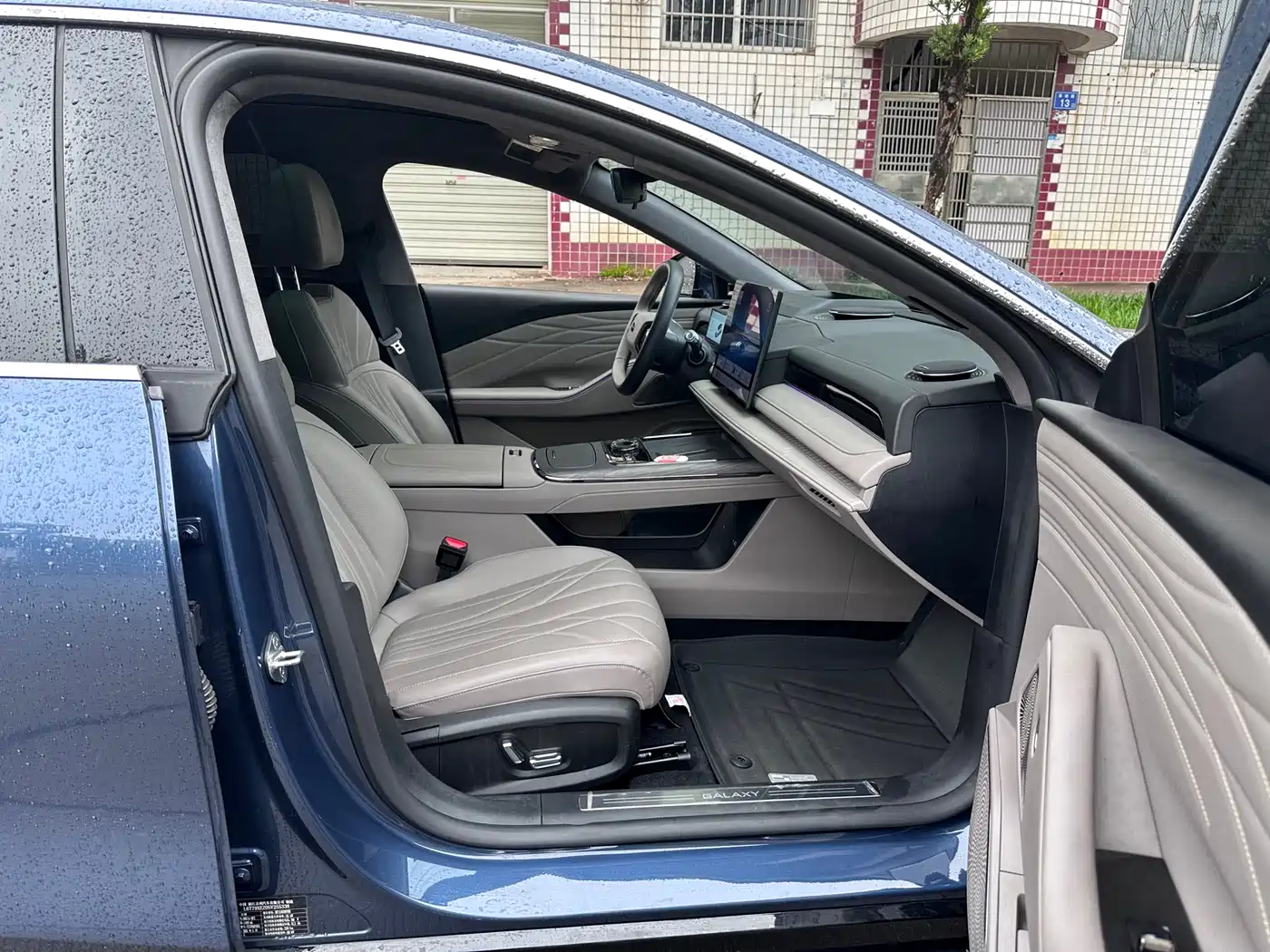 Geely Galaxy Galaxy Xingyao 8 2025 130km EM-i Premium Edition фото 4