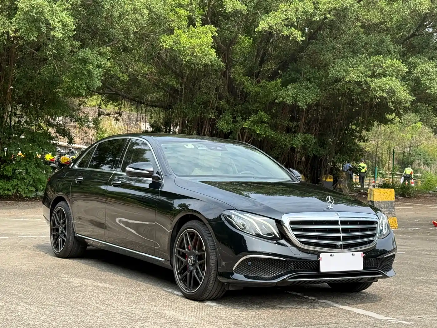 Mercedes-Benz E-Class 2018 E 300 L Luxury фото 3