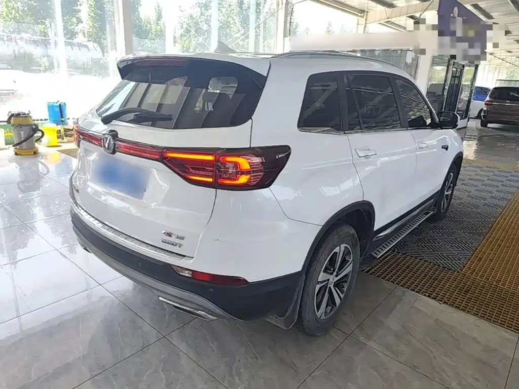Photo 7 - Changan CS75