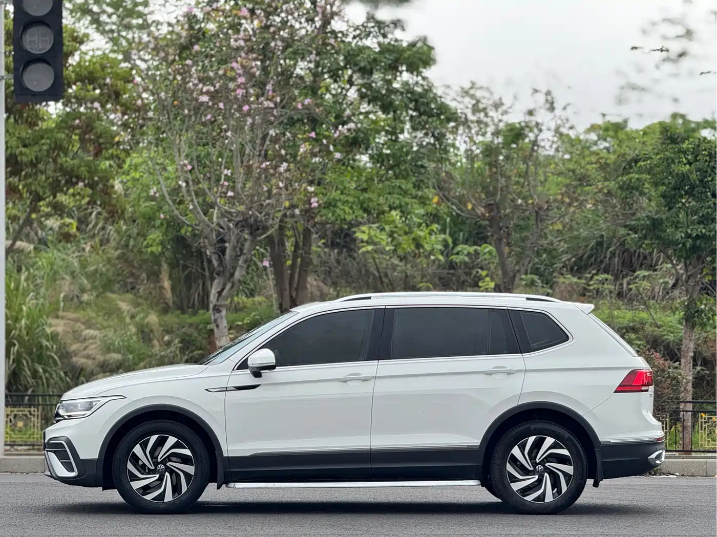 Volkswagen Tiguan L 2022 330TSI Automatic 2WD Smart Edition фото 18