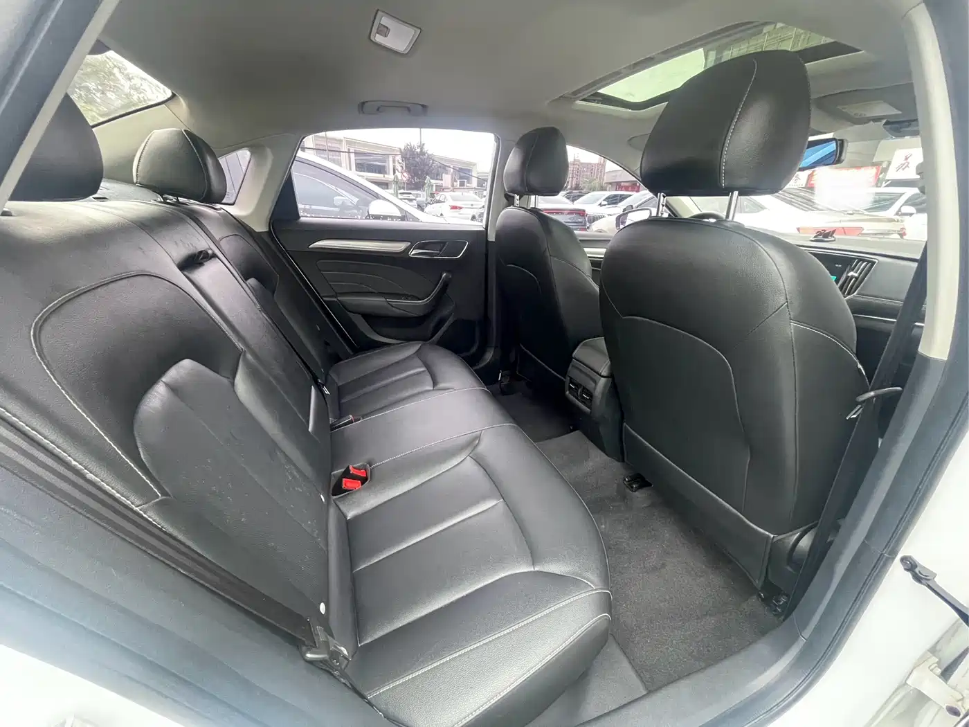Roewe i6 2020 2020 PLUS 1.6L CVT 4G Connected Glory Holographic Edition