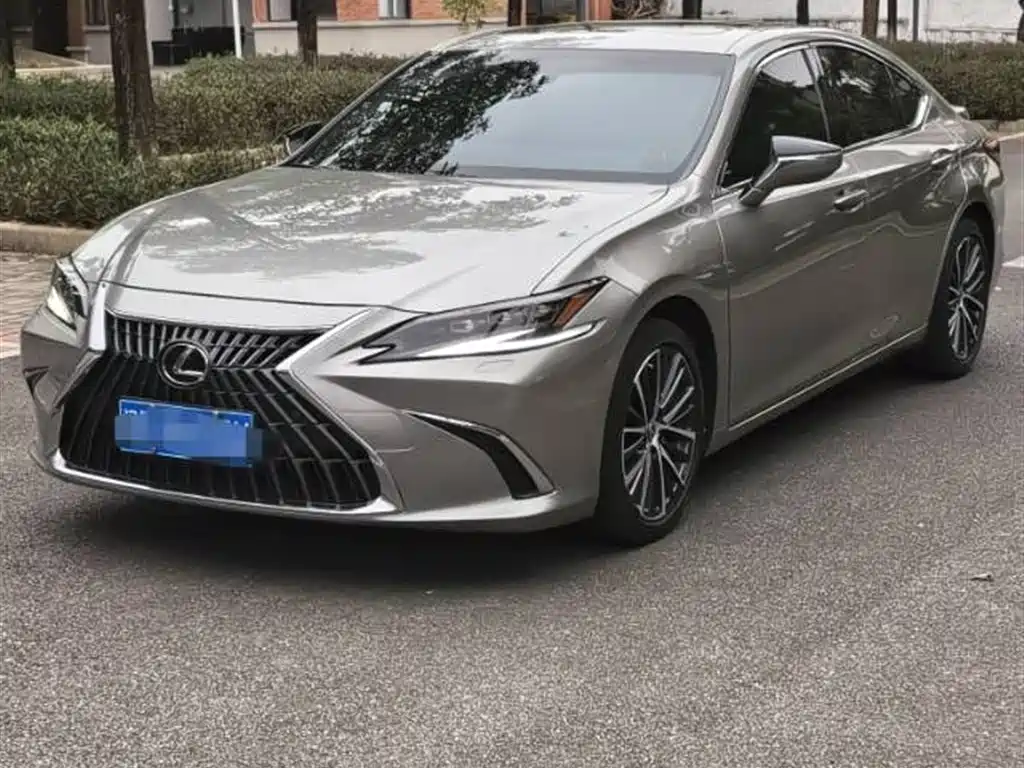 Lexus ES 2022 300h Ultimate Edition