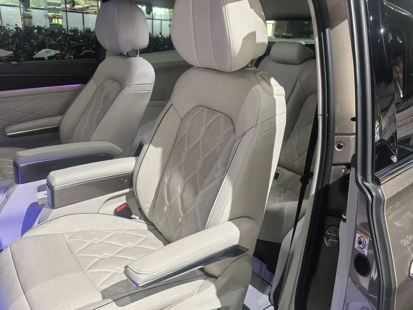 Volkswagen Viloran 2023 380TSI Prestige Edition фото 10