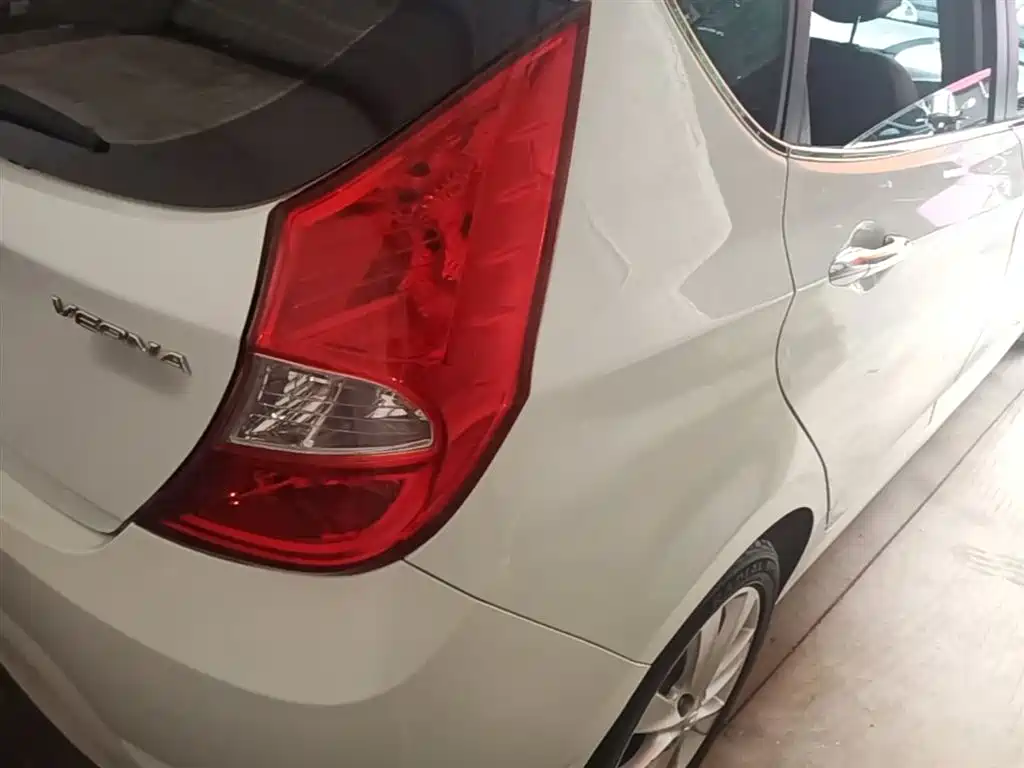 Hyundai Reina 2014 Model 1.6L Automatic TOP фото 8