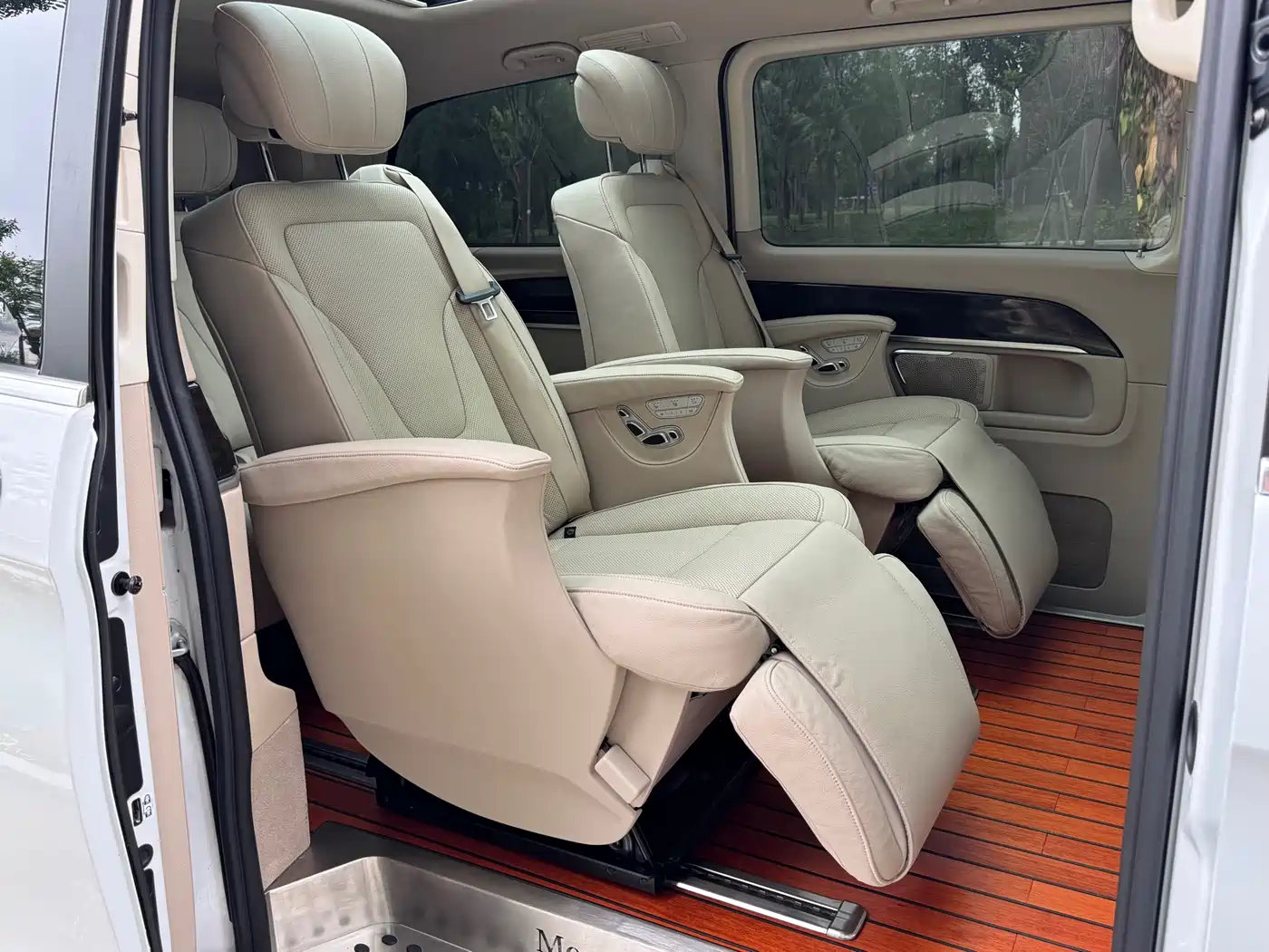 Mercedes-Benz V-Class 2017 Model V 260 Premium Edition фото 24
