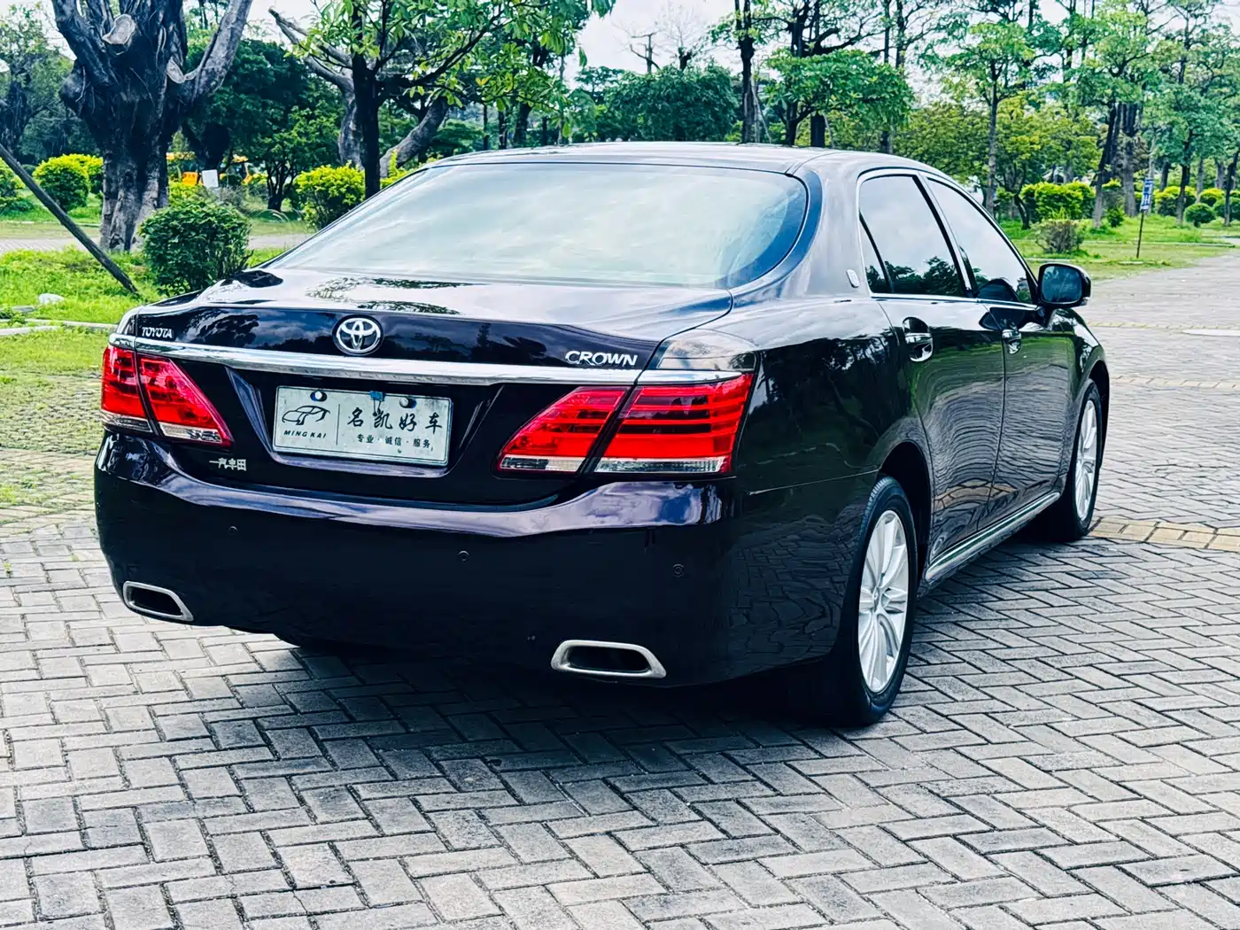 Toyota Crown 2012 2.5L Royal Leather Edition фото 6