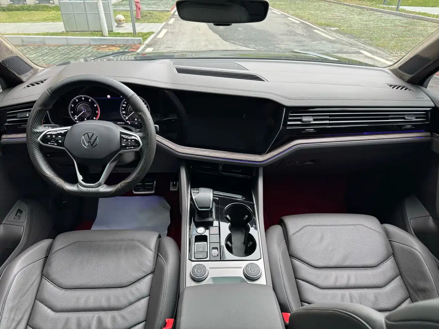 VOLKSWAGEN TOUAREG