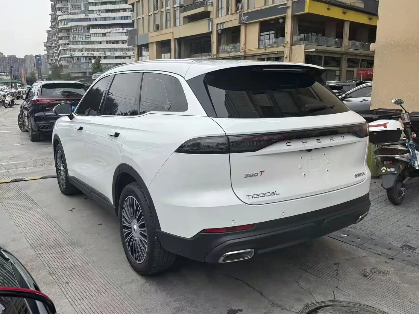 Chery Tiggo 8L 2025 2024 2.0T 2WD Premium Edition 7-Seater