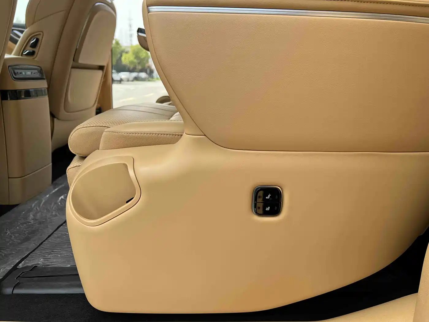 Voyah Auto Voyah Dreamer 2025 PHEV AWD Flagship Kunpeng Edition фото 8