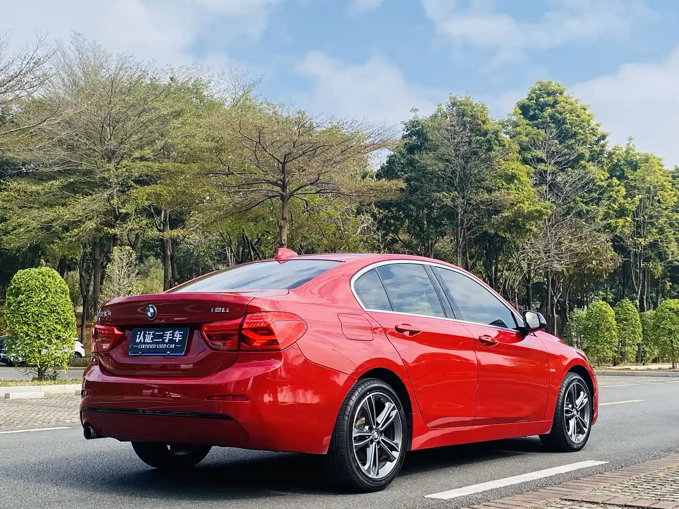 BMW 1 Series 2018 118i Sport Edition фото 7