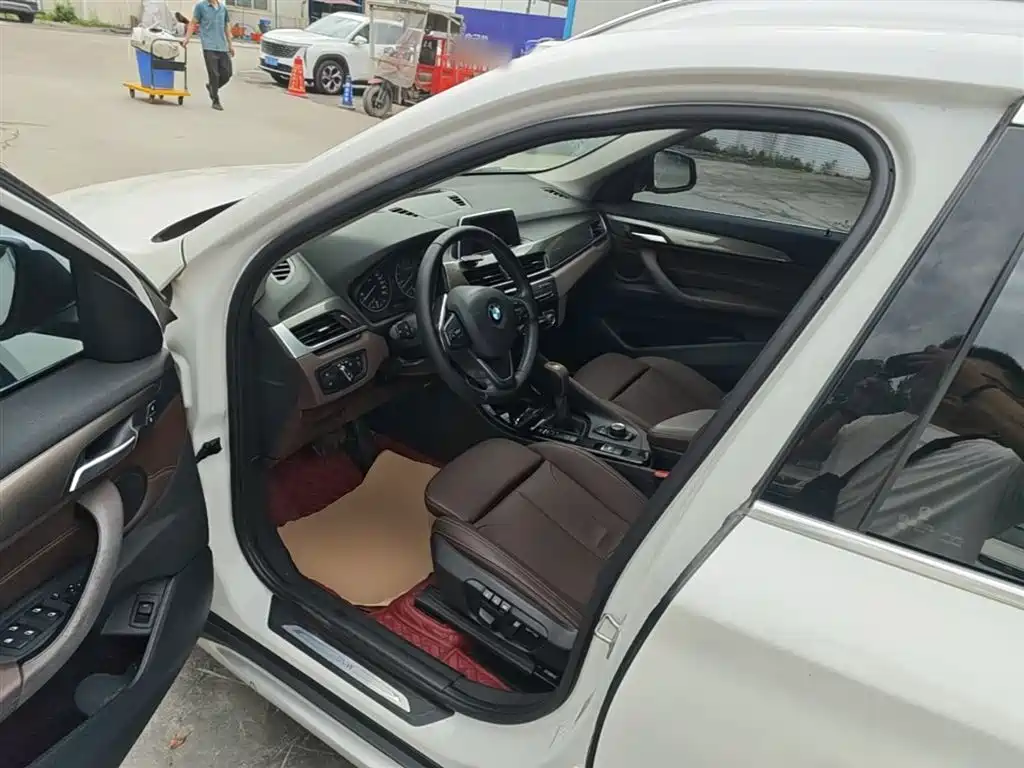 BMW X1 2018 sDrive18Li Premium Model фото 16