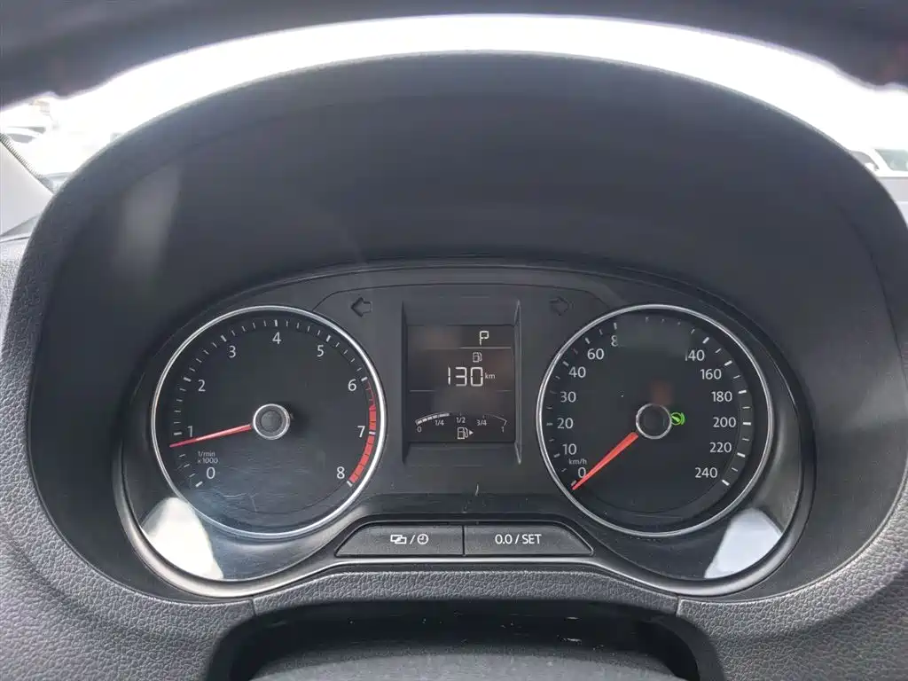 Volkswagen Polo 2016 1.6L Automatic Comfort фото 8