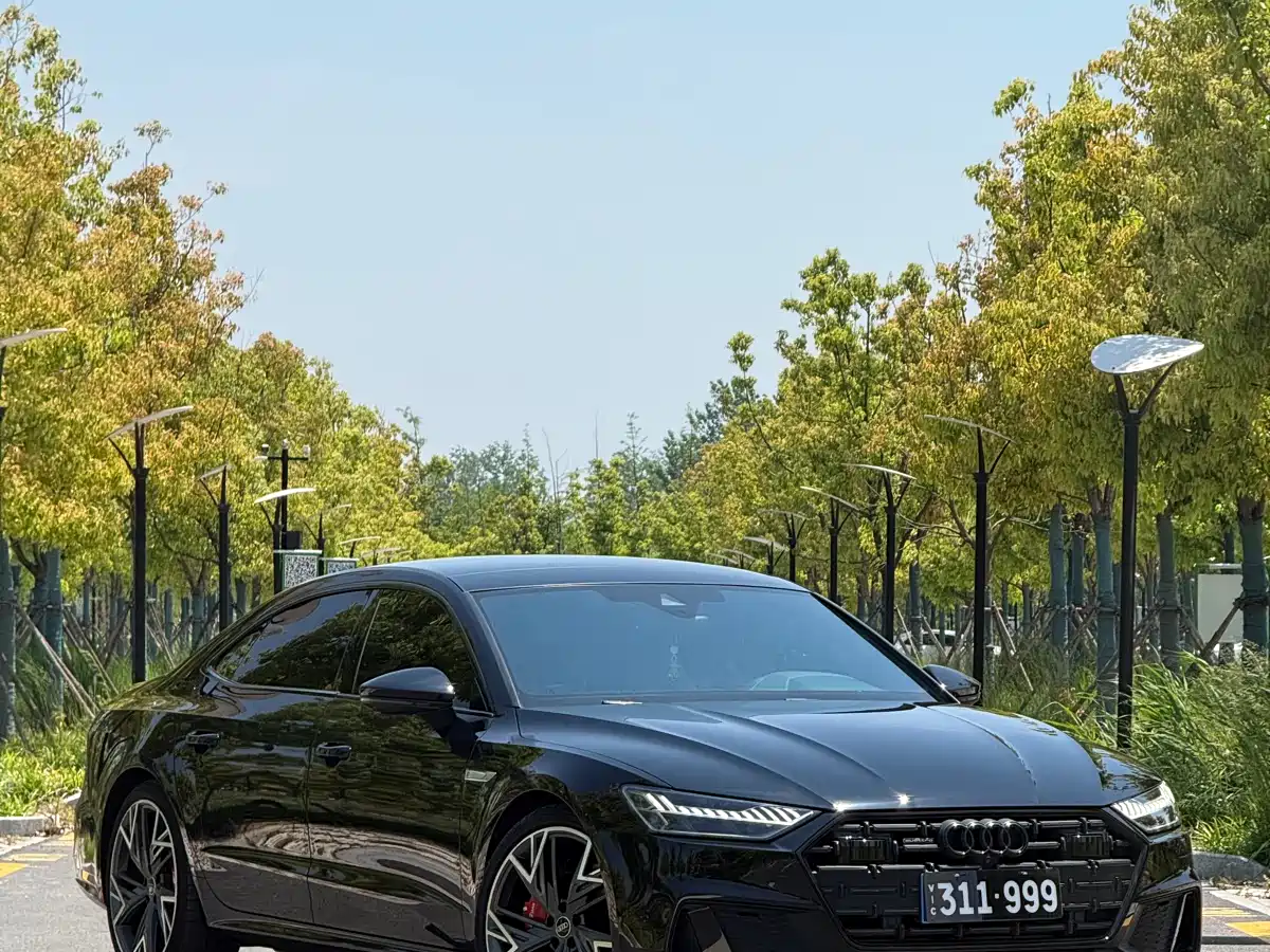Audi A7L 2023 45 TFSI quattro S-line Black Warrior Edition фото 3