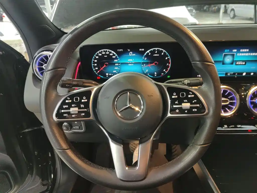 MERCEDES-BENZ GLB