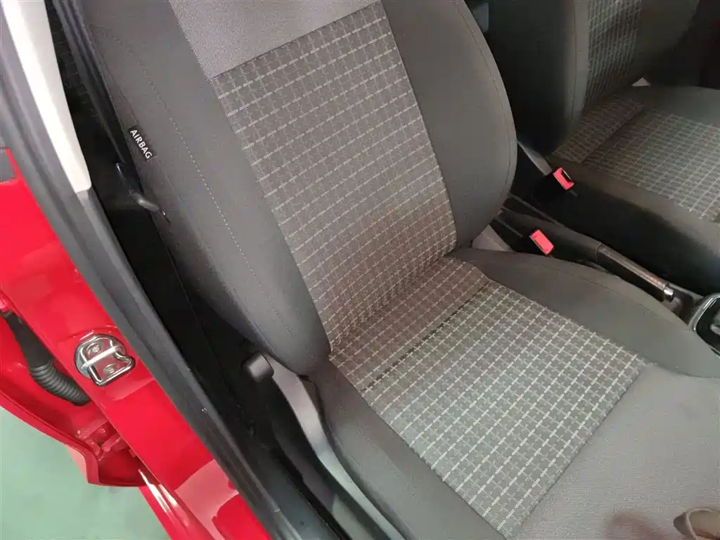 Volkswagen Polo 2016 1.6L Automatic Comfort фото 4
