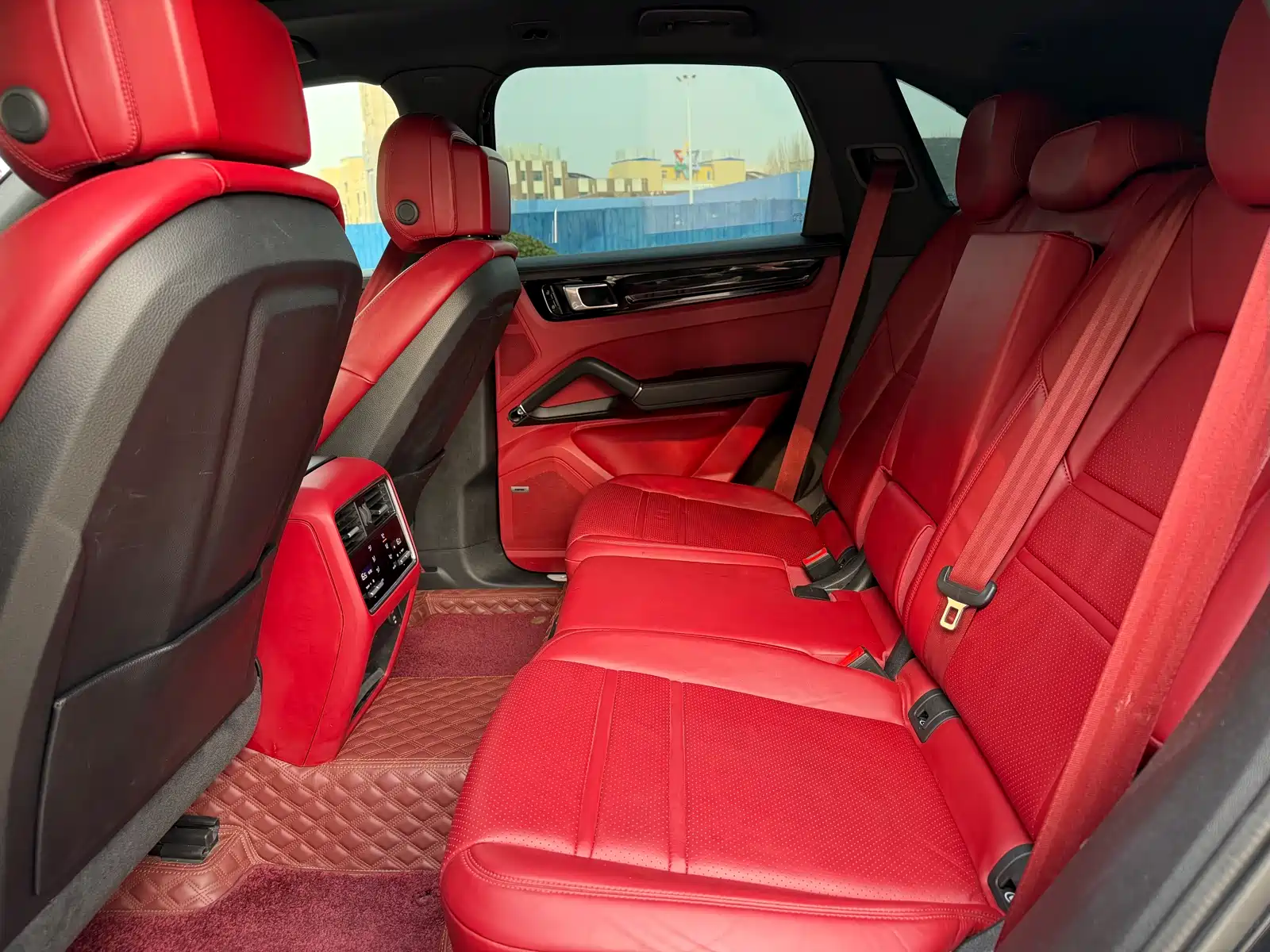 Photo 5 - Porsche Cayenne New Energy