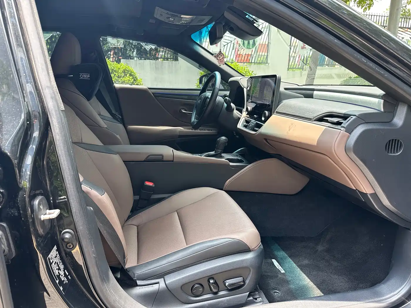 Фото 8 - Lexus ES