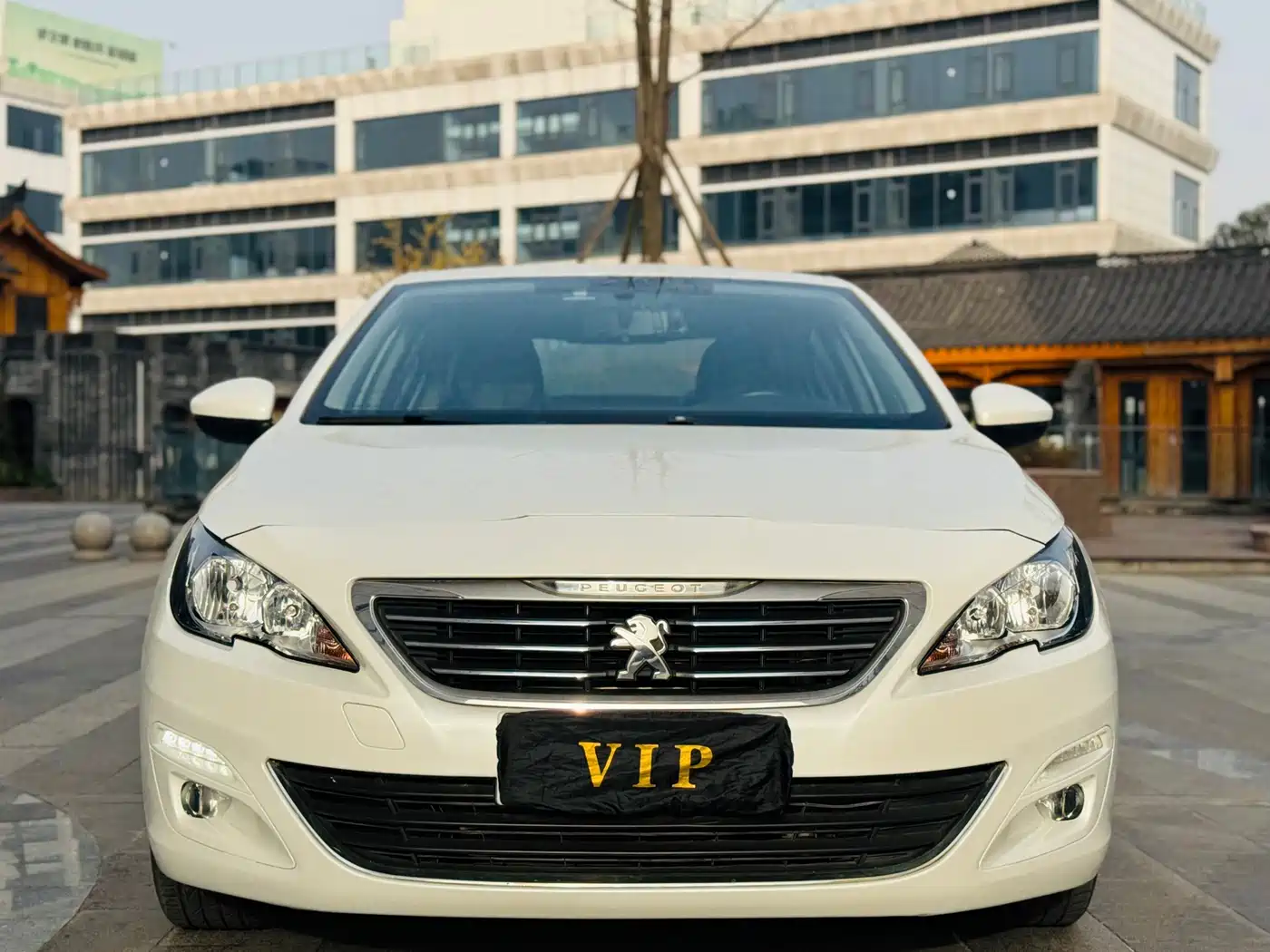 Peugeot 408 2015 Model 1.2T Automatic Luxury Edition фото 2
