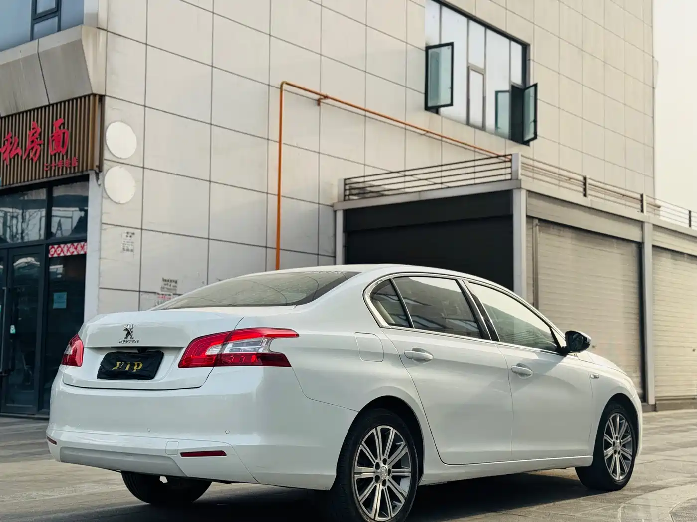 Peugeot 408 2015 Model 1.2T Automatic Luxury Edition фото 8