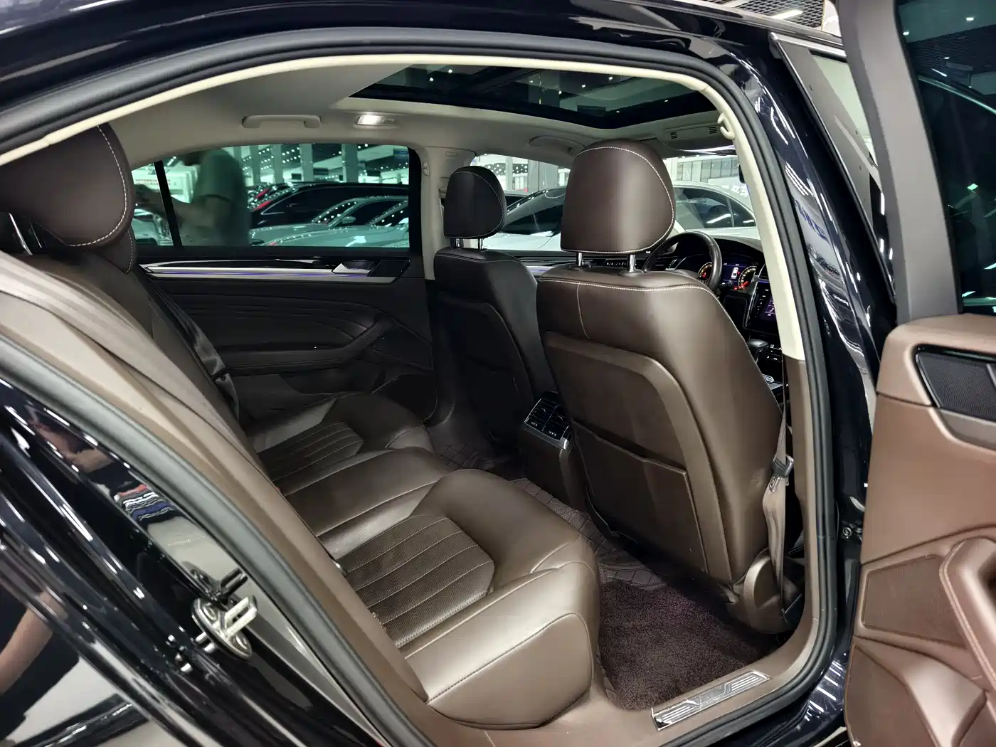 Volkswagen Phideon 2021 380TSI Luxury Edition фото 10