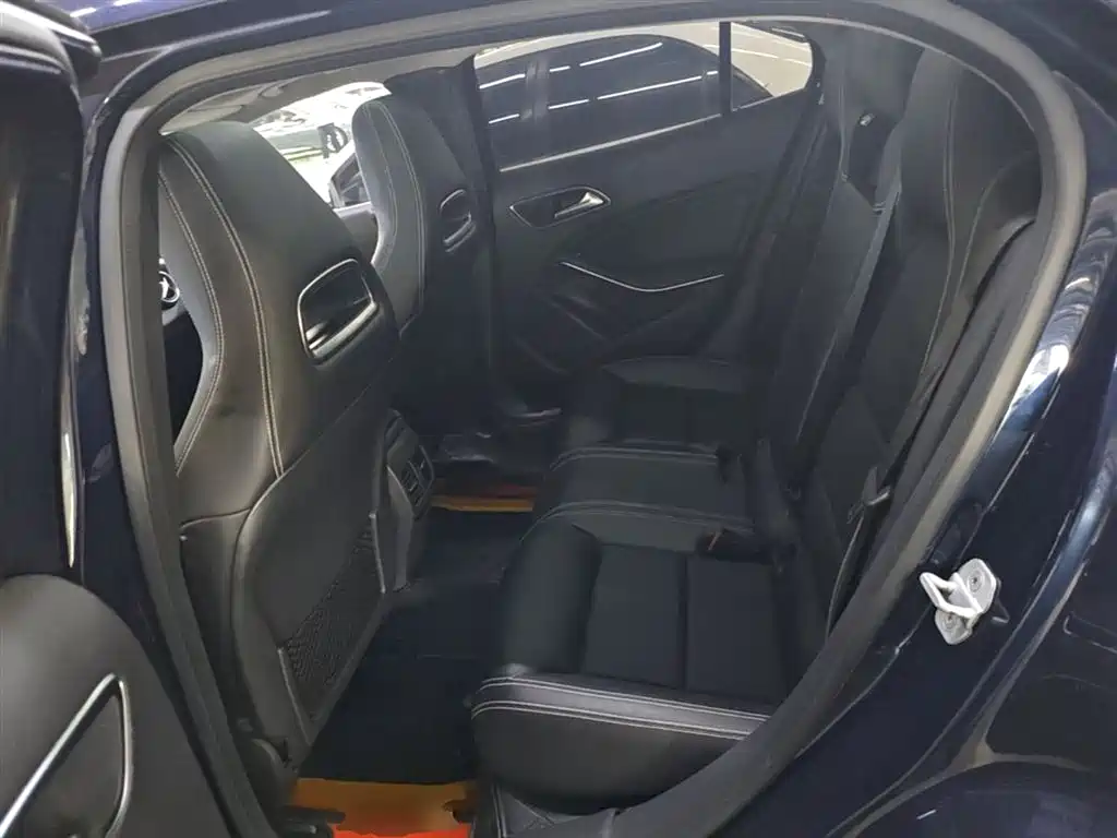 Mercedes-Benz GLA 2017 GLA 200 Dynamic фото 17