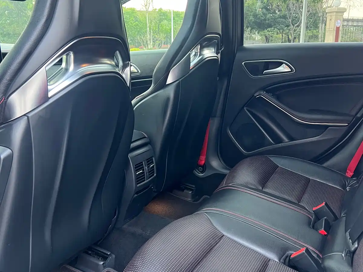 Mercedes-Benz A-Class AMG (Import) 2017 Facelift AMG A 45 4MATIC China VI фото 8