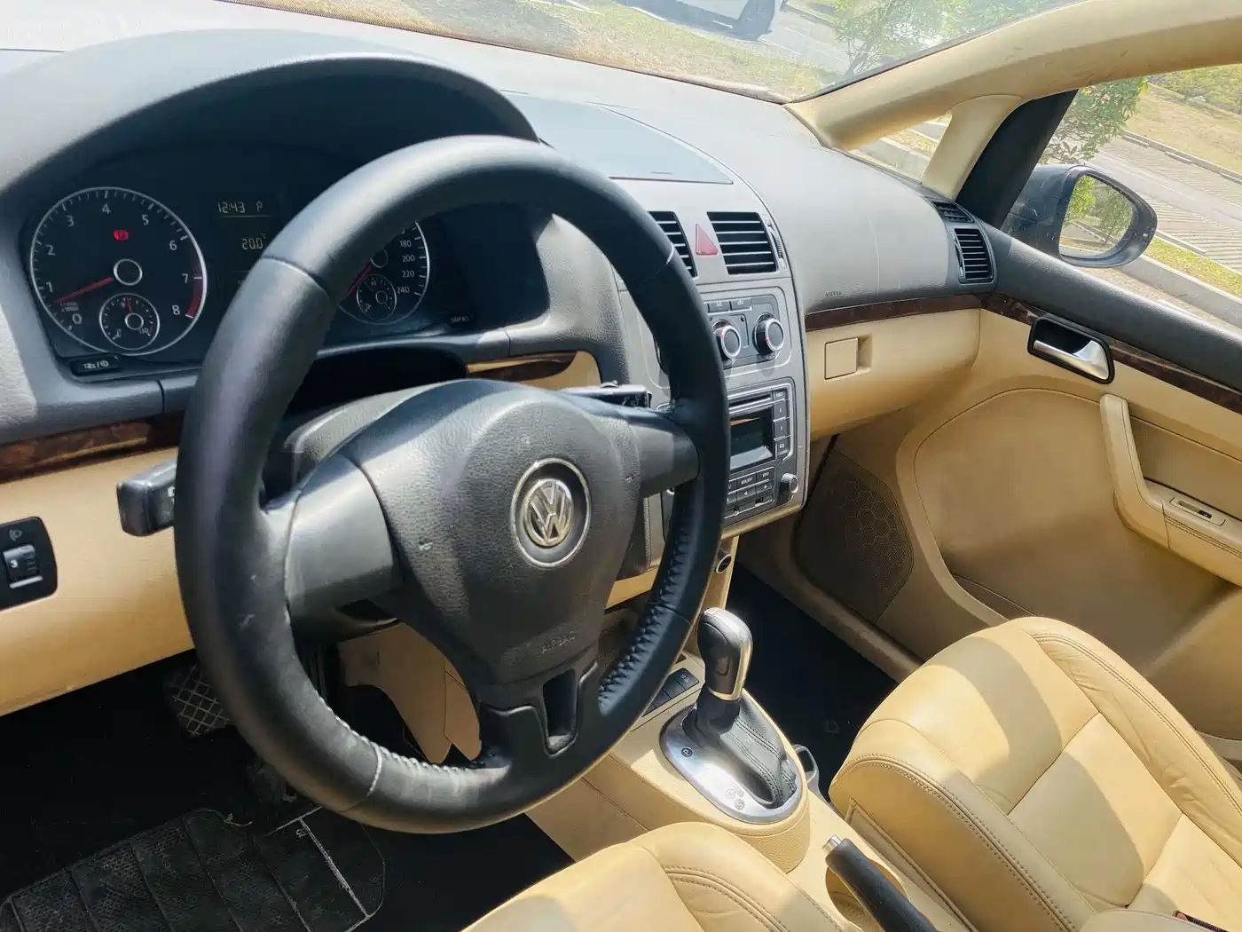 Volkswagen Touran 2013 1.4T DSG Comfort 5-seater фото 9